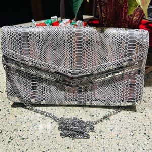 NWOT-Whitehouse Black Market Faux Snakeskin with removable chain